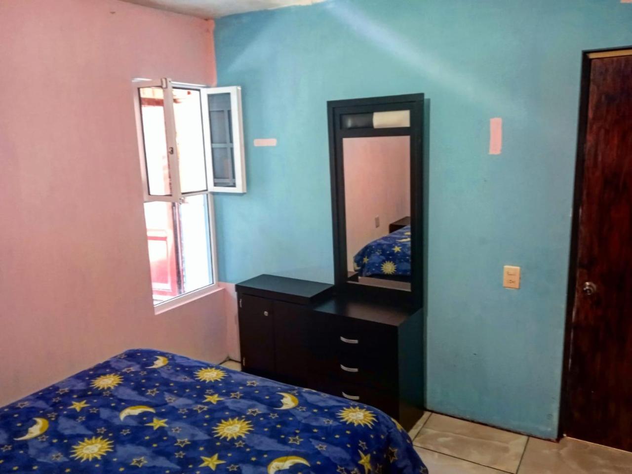 Habitación, casa con cocina y patio - Housity
