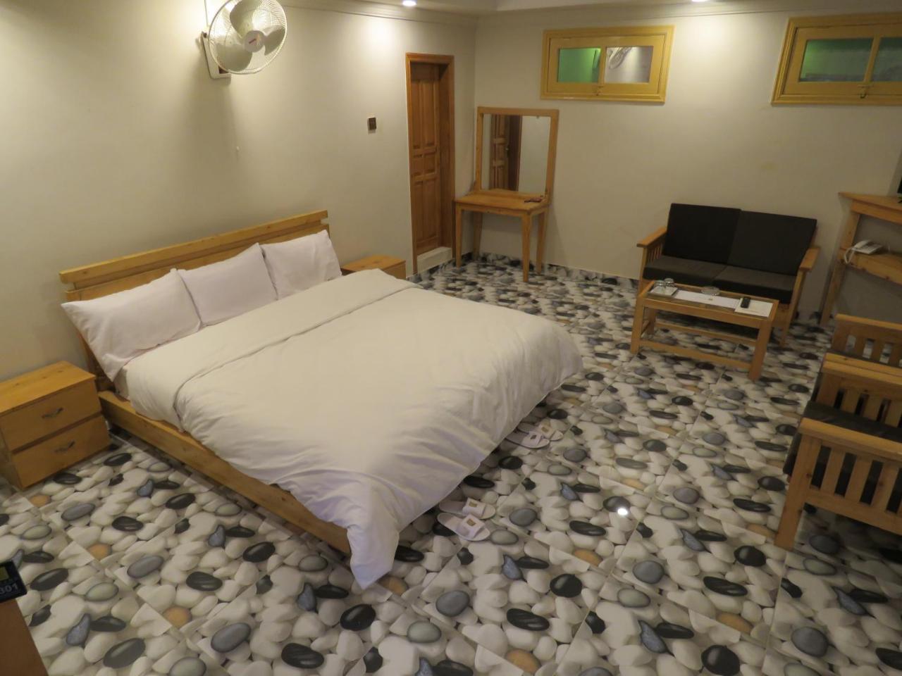 Legend  Chitral - Housity