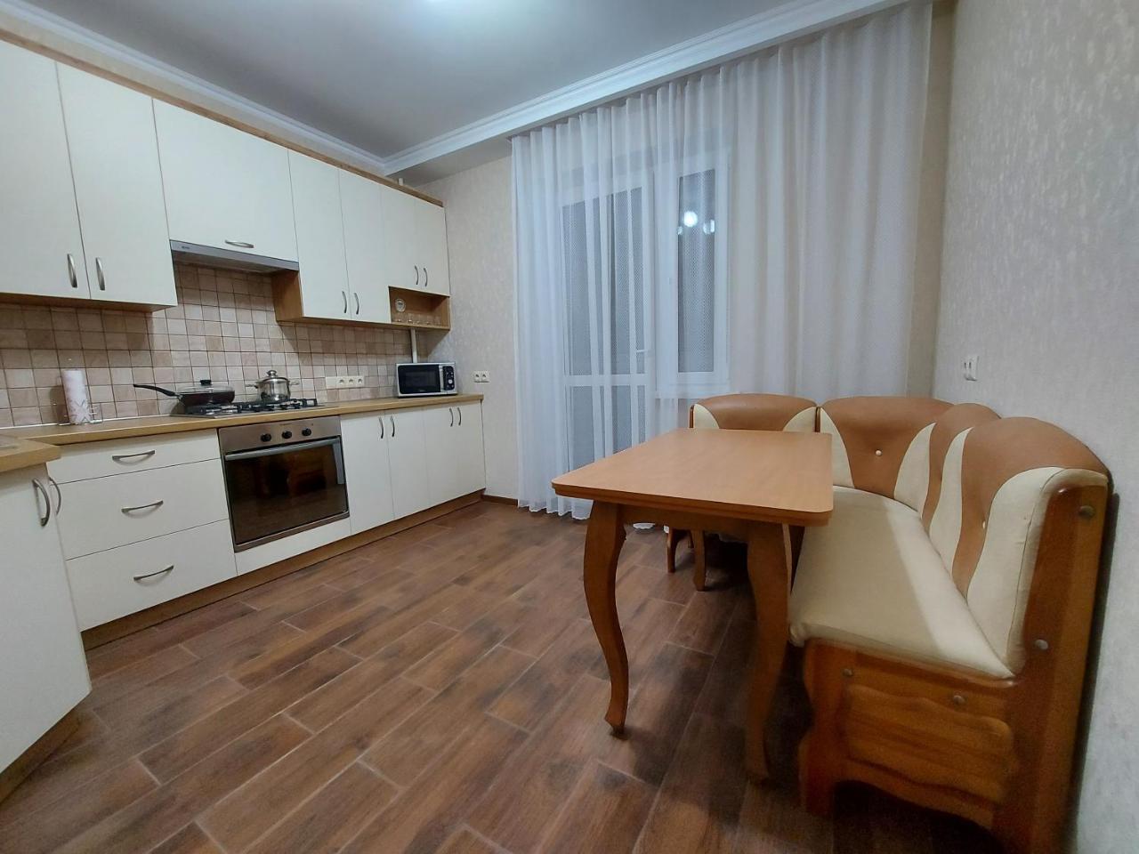 2 ukh komnatnaia kvartira na sutki - Housity