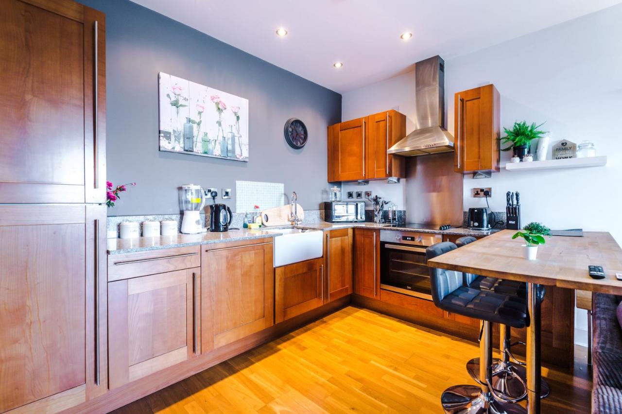 A-K s - Manchester Top Floor 2 Bedroom - Housity