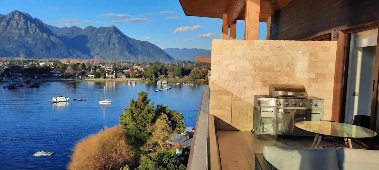 Espectacular Vista Puc�n a orillas del Lago Villarrica