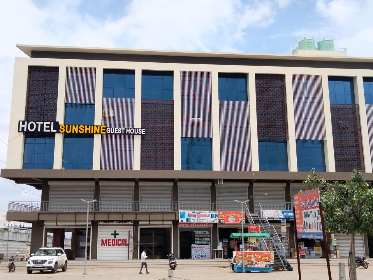 Hotel Sunshine - Housity