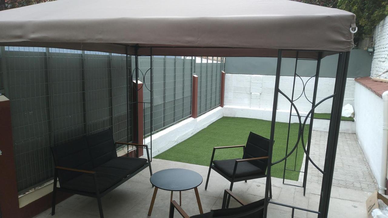 Departamento central , cercano a playa y bares entre otros , en vi�a del mar , con patio y 3 dormitorios , recien confeccionado.