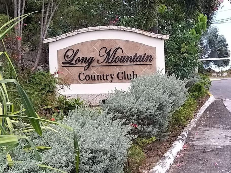 Luxury Long Mountain Condo - Large 1 bedroom - Housity