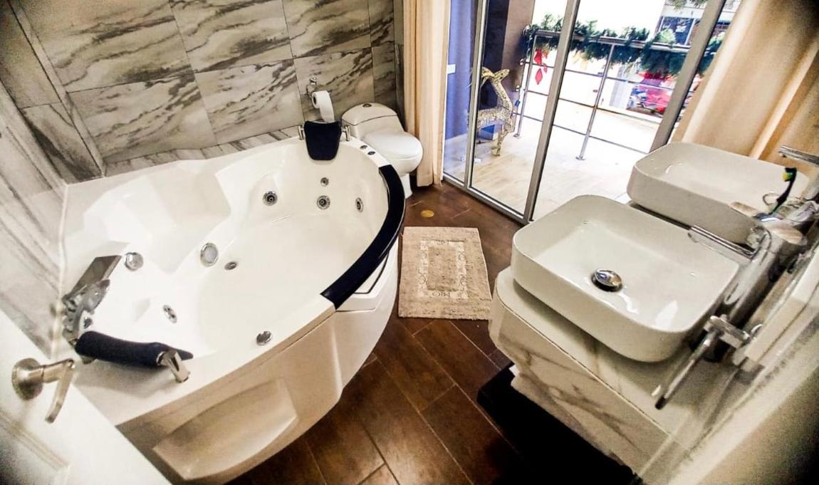La Casa Torres Suites B & B - Housity
