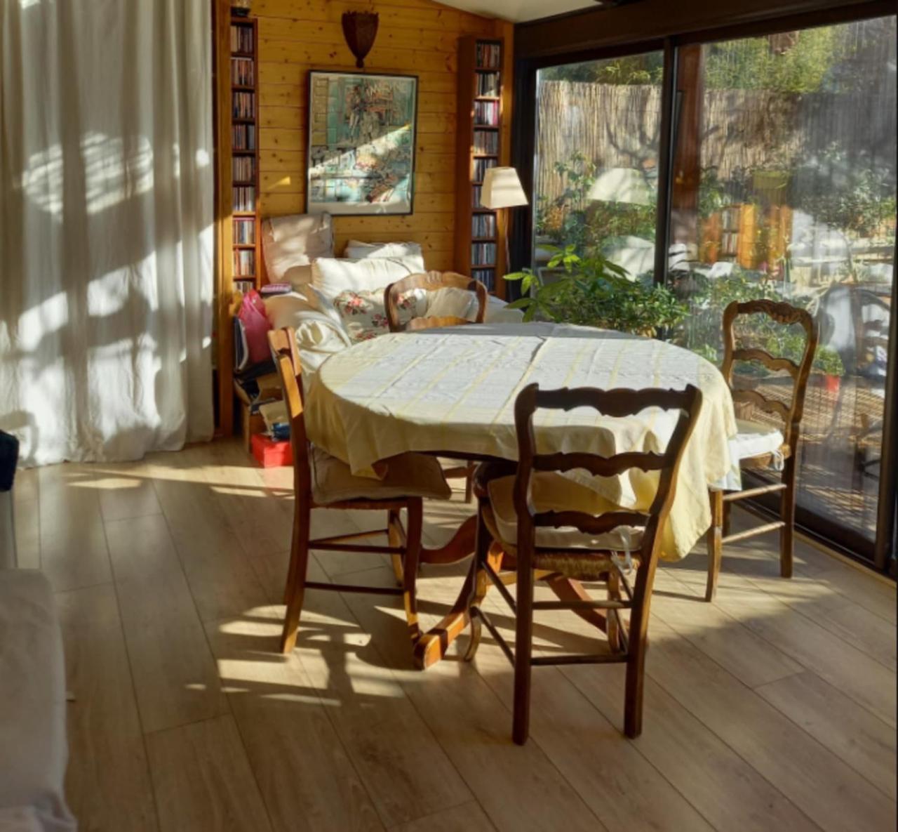 Apartment with garden at the gates of Avignon - Housity