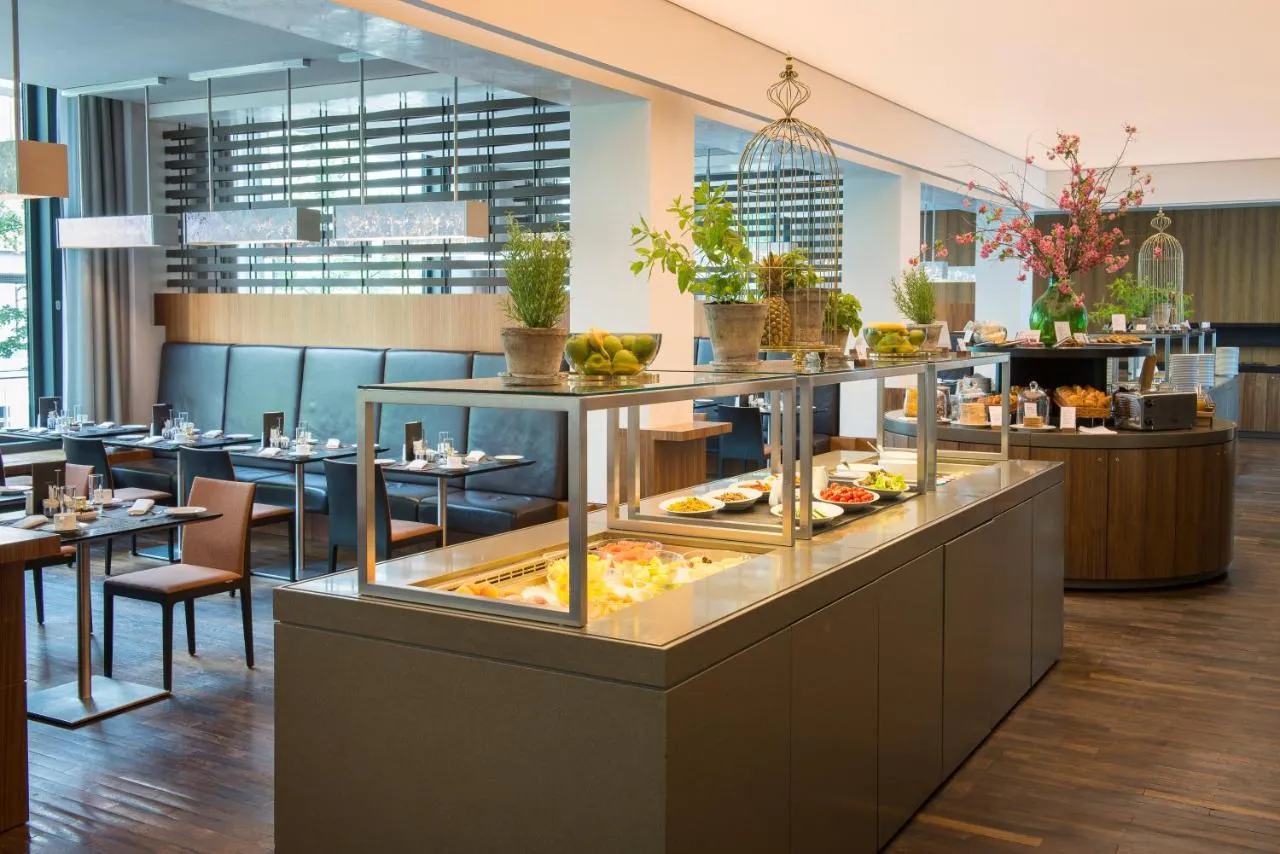Une image du buffet de petit-déjeuner du Dorint Kurfürstendamm Berlin.