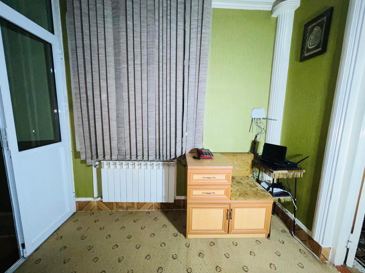 Esmiralda’s ge - Housity