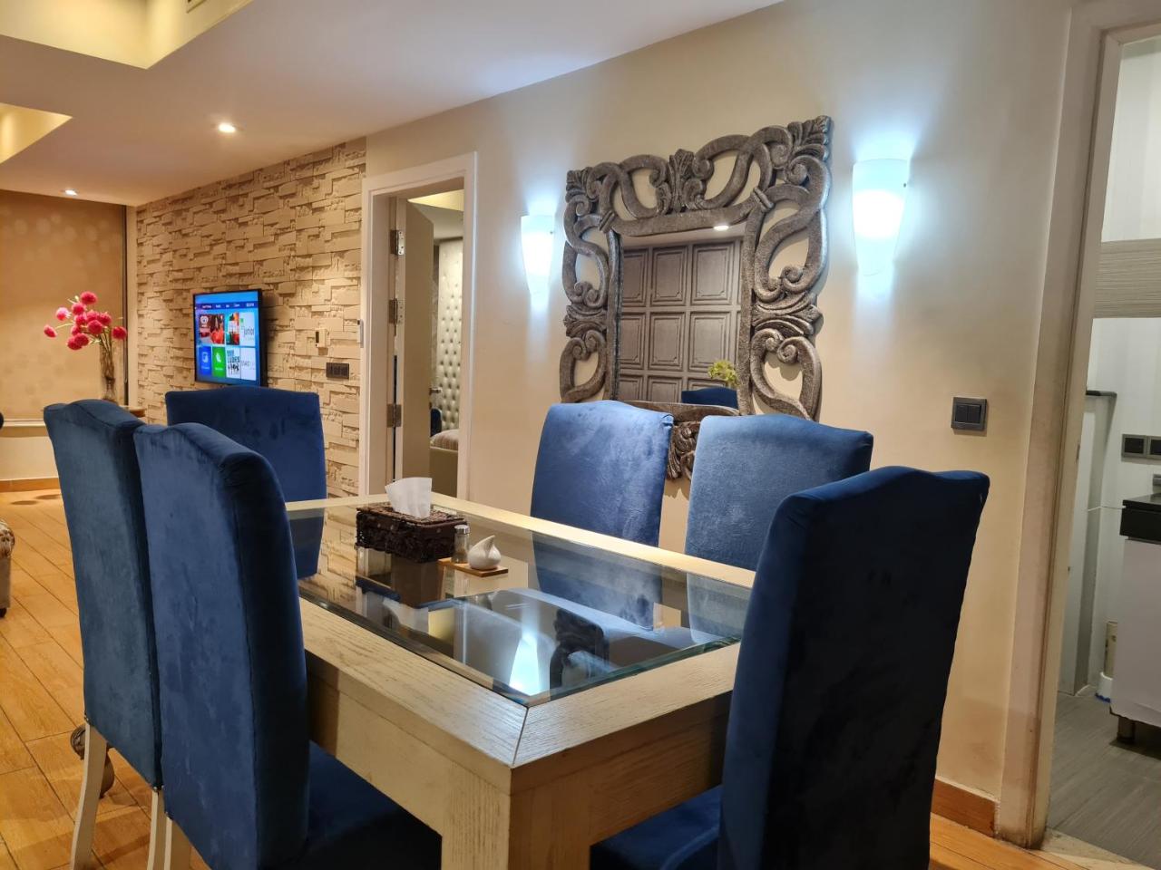 ROYAL APARTMENTS INC - Housity