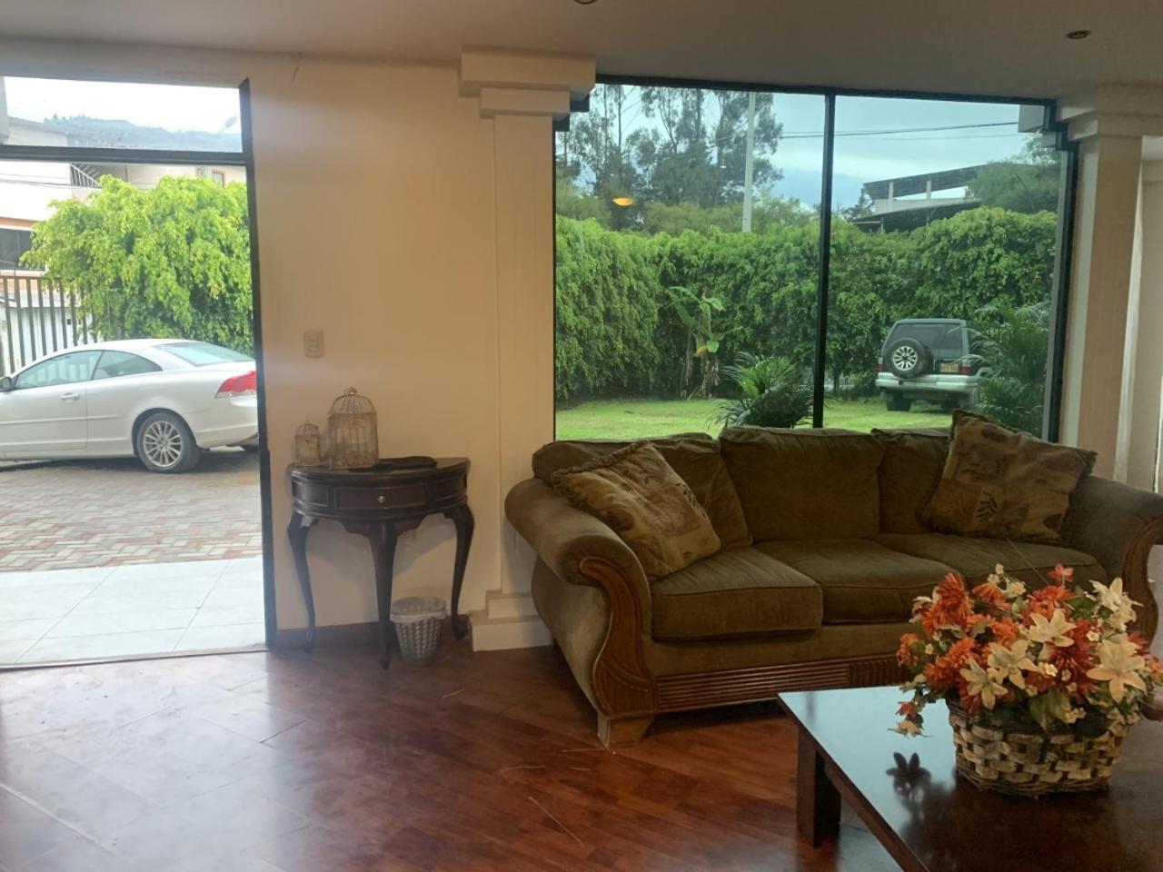 Amplio departamento, 3 dormitorios, rentado entero, a 200 mts, de Universidad Nacional - Housity
