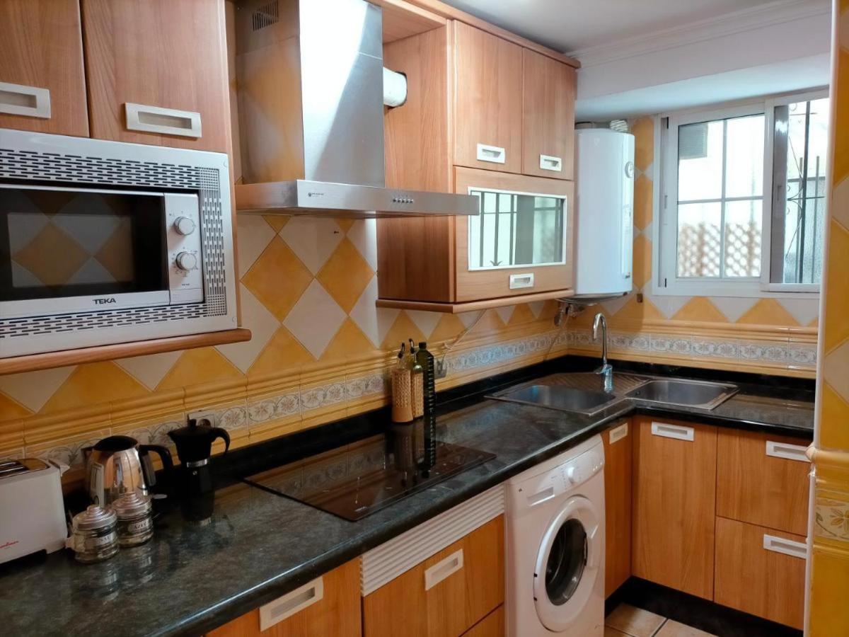 Lovely Home - Casa Luisa. 5 min de la playa de la Misericordia - Housity