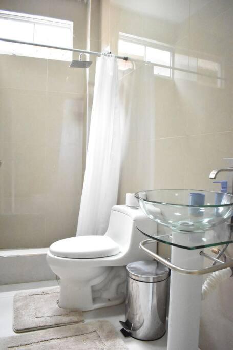 Linda Casa de estreno en Colán con piscina - Housity