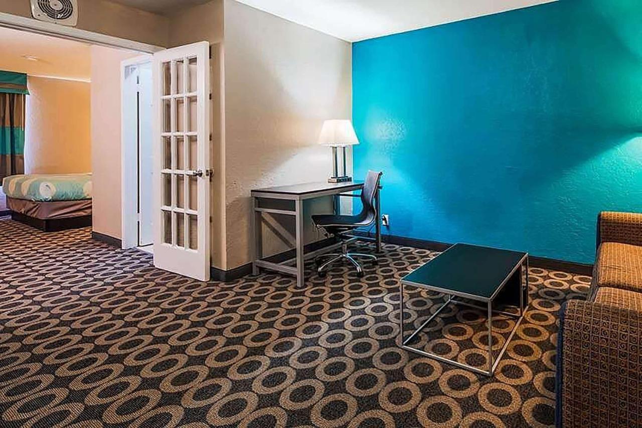 Image: Travelodge by Wyndham San Antonio Downtown Northeast