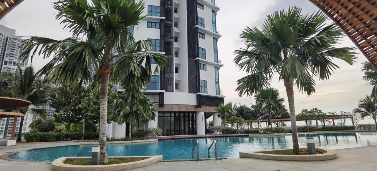 E & D HOSPITALITY at Almas suites puteri harbour - Housity