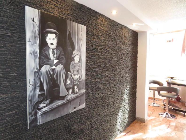 The Charles Chaplin Deluxe  TJ - Housity