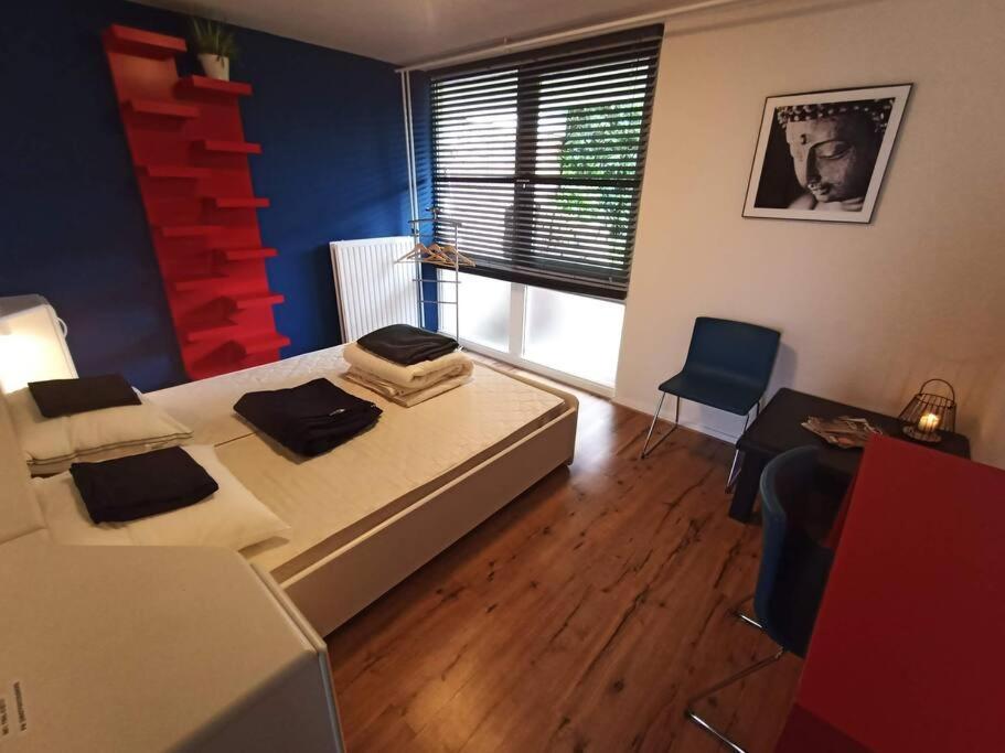 Economische woonstudio met overdekt terrasje - Housity