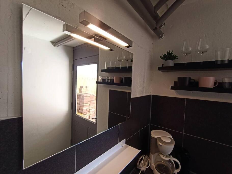 Economische woonstudio met overdekt terrasje - Housity
