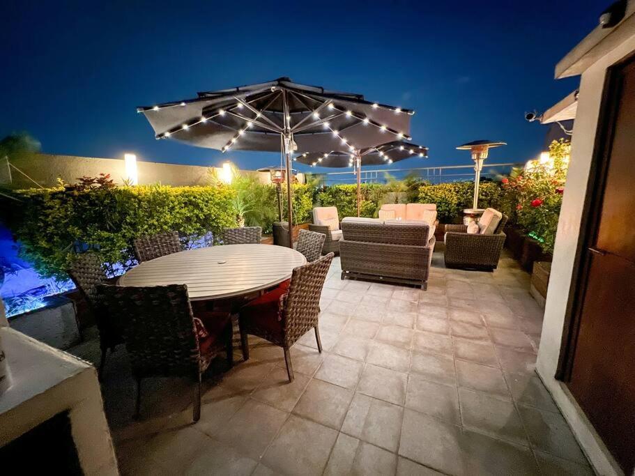 Luxury apartment near aiport w/ private rooftop - Housity