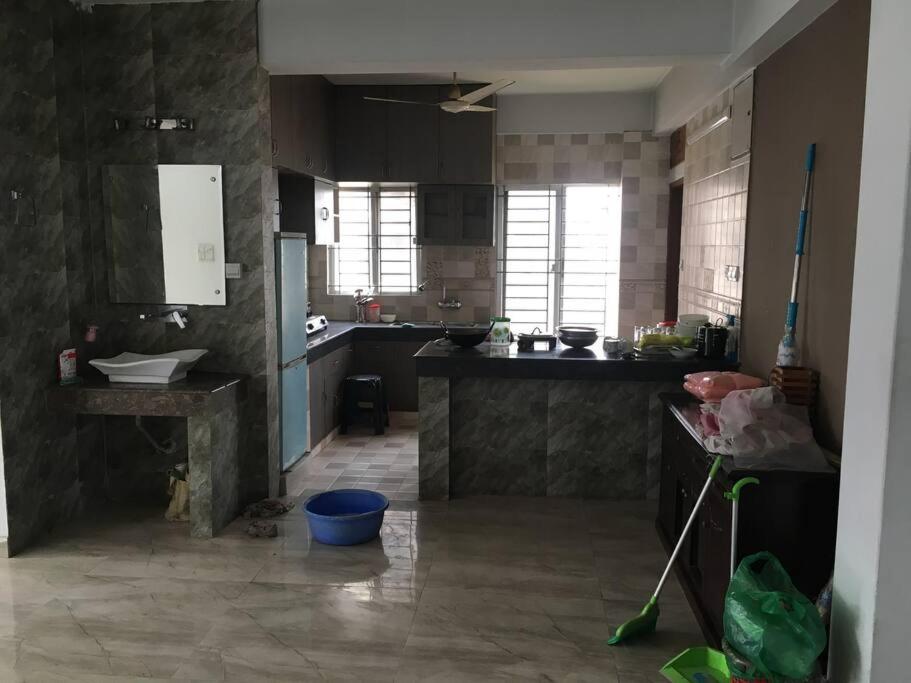 Spacious apartment in Bashundhara, Dhaka. - Housity