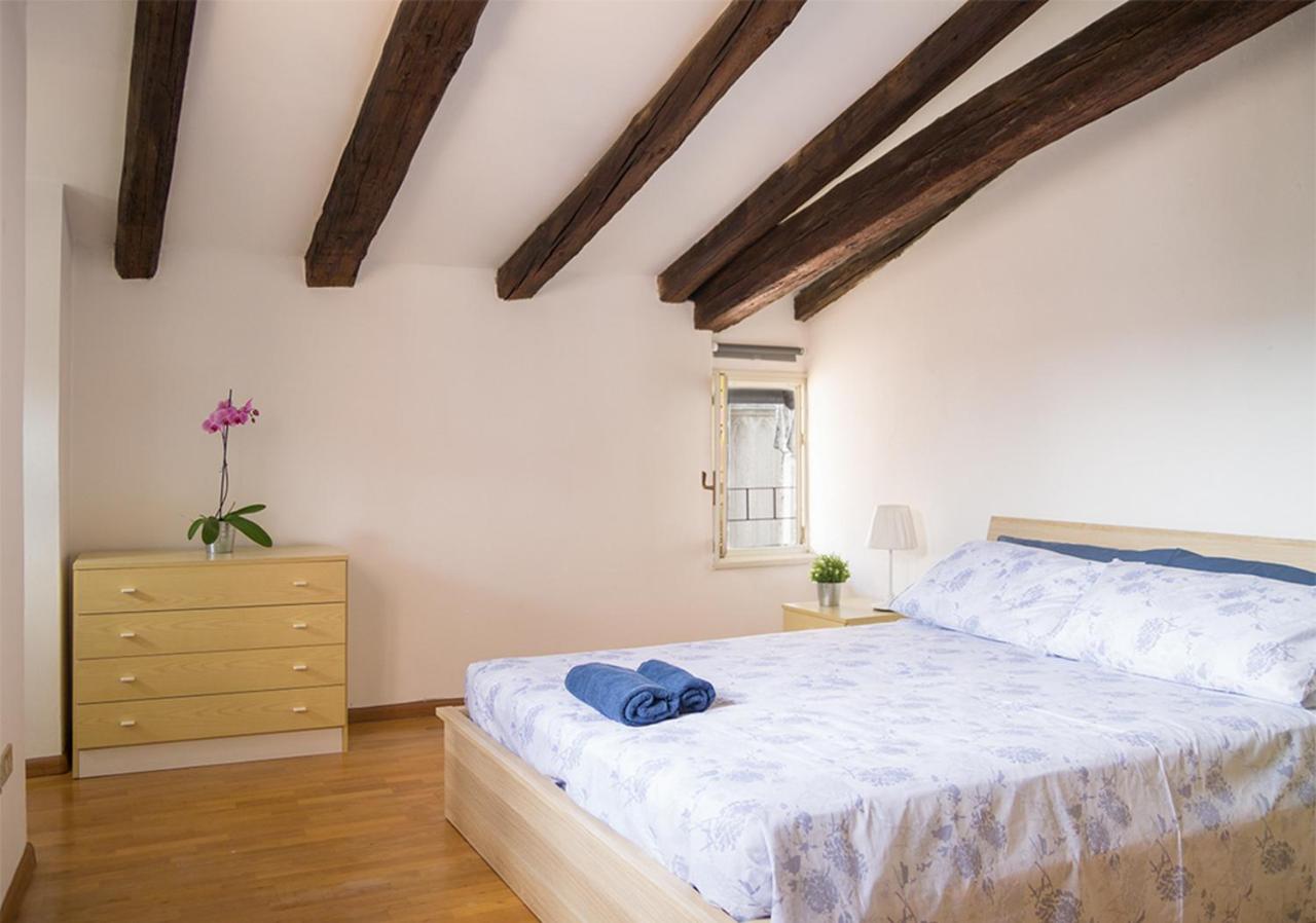 Mansarda Centro Storico con Terrazza Privata e Aria Condizionata - Housity