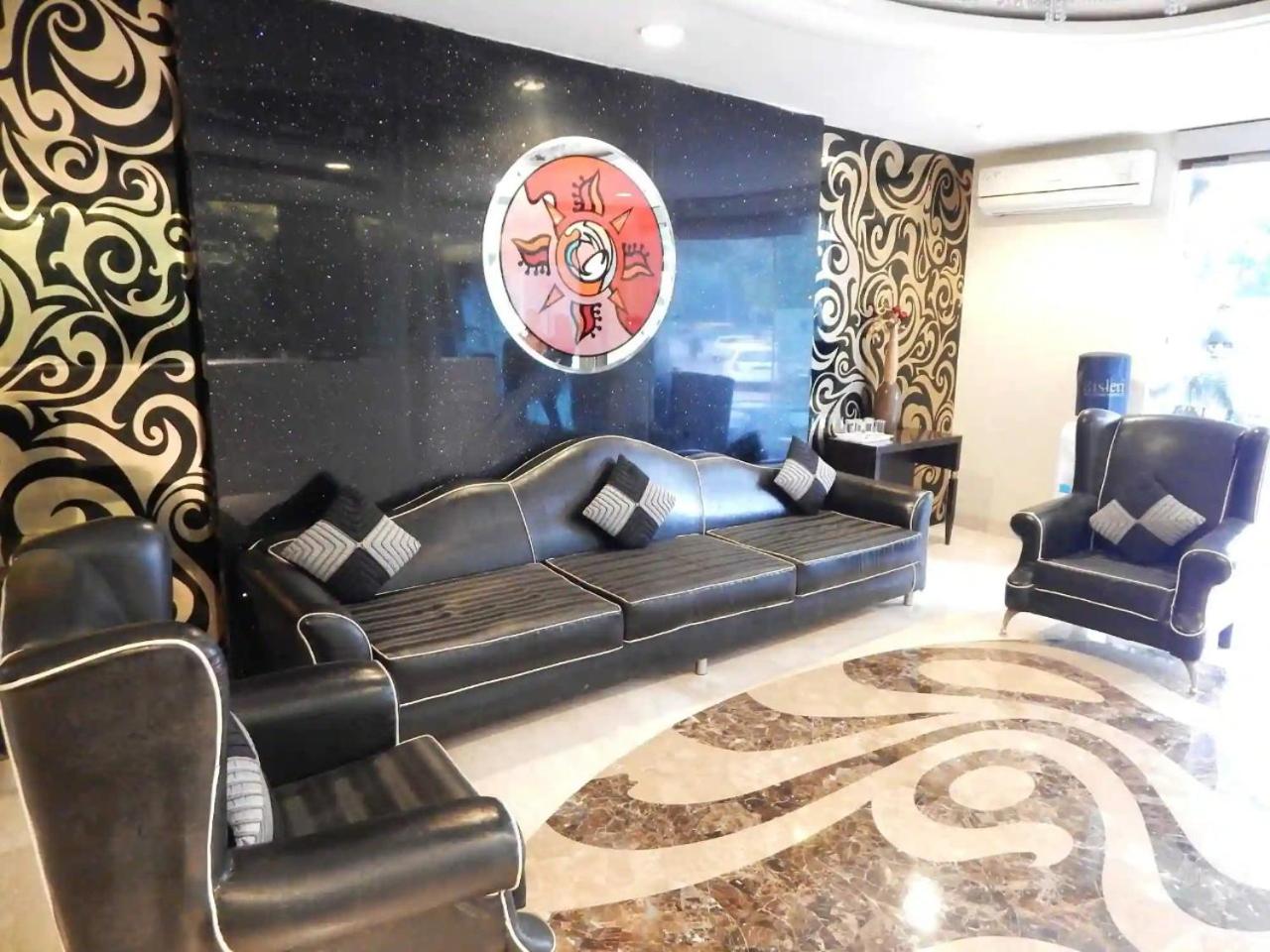 HOTEL GOOD TIMES - Housity
