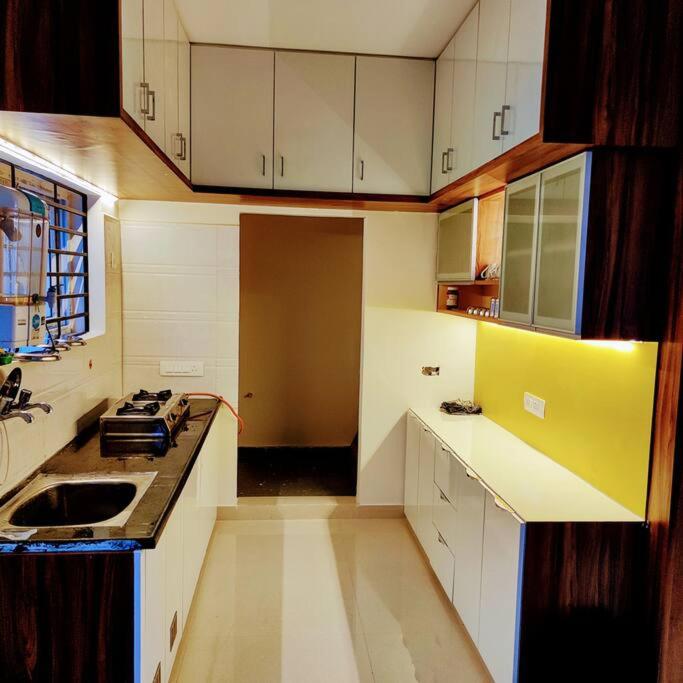 Lovely 2 BHK  with free Parking Space - Housity