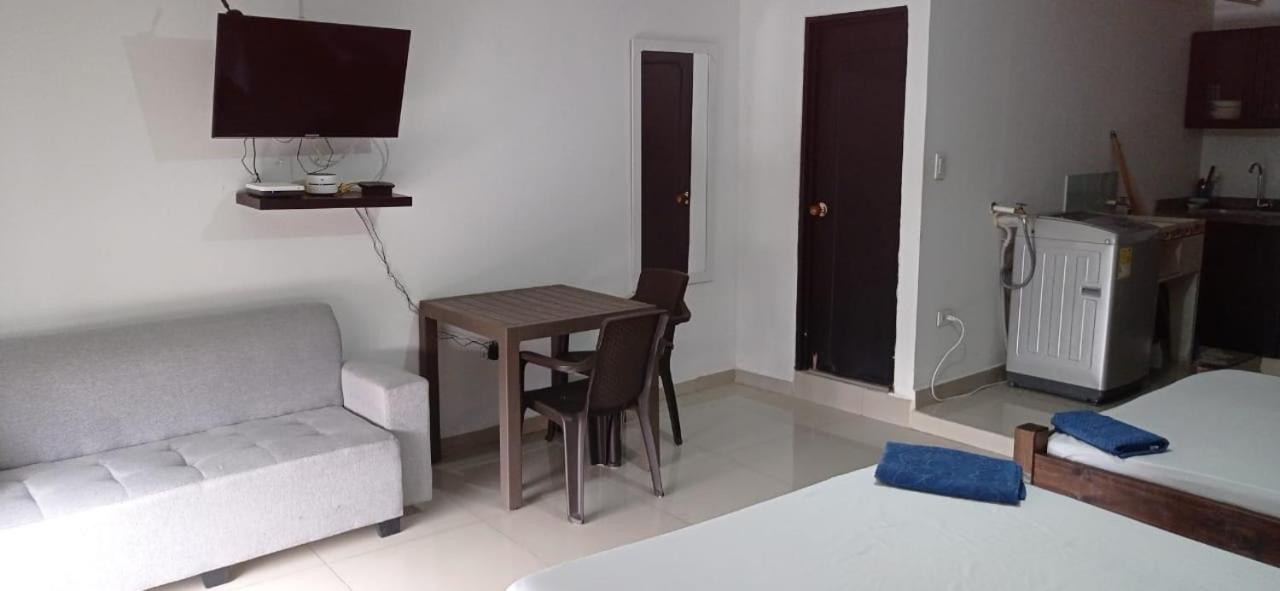 APARTAHOTEL C&C - Housity