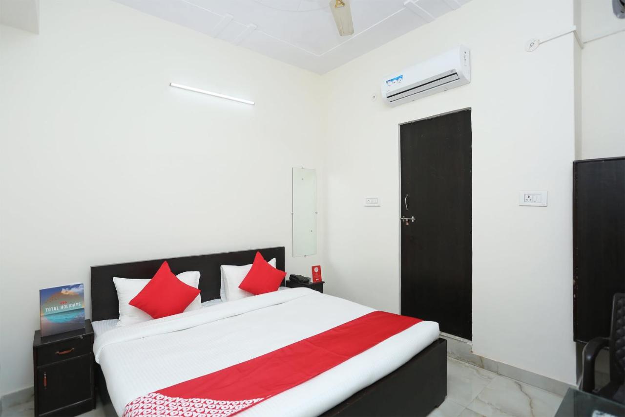 OYO 16904  Maharaja Palace - Housity