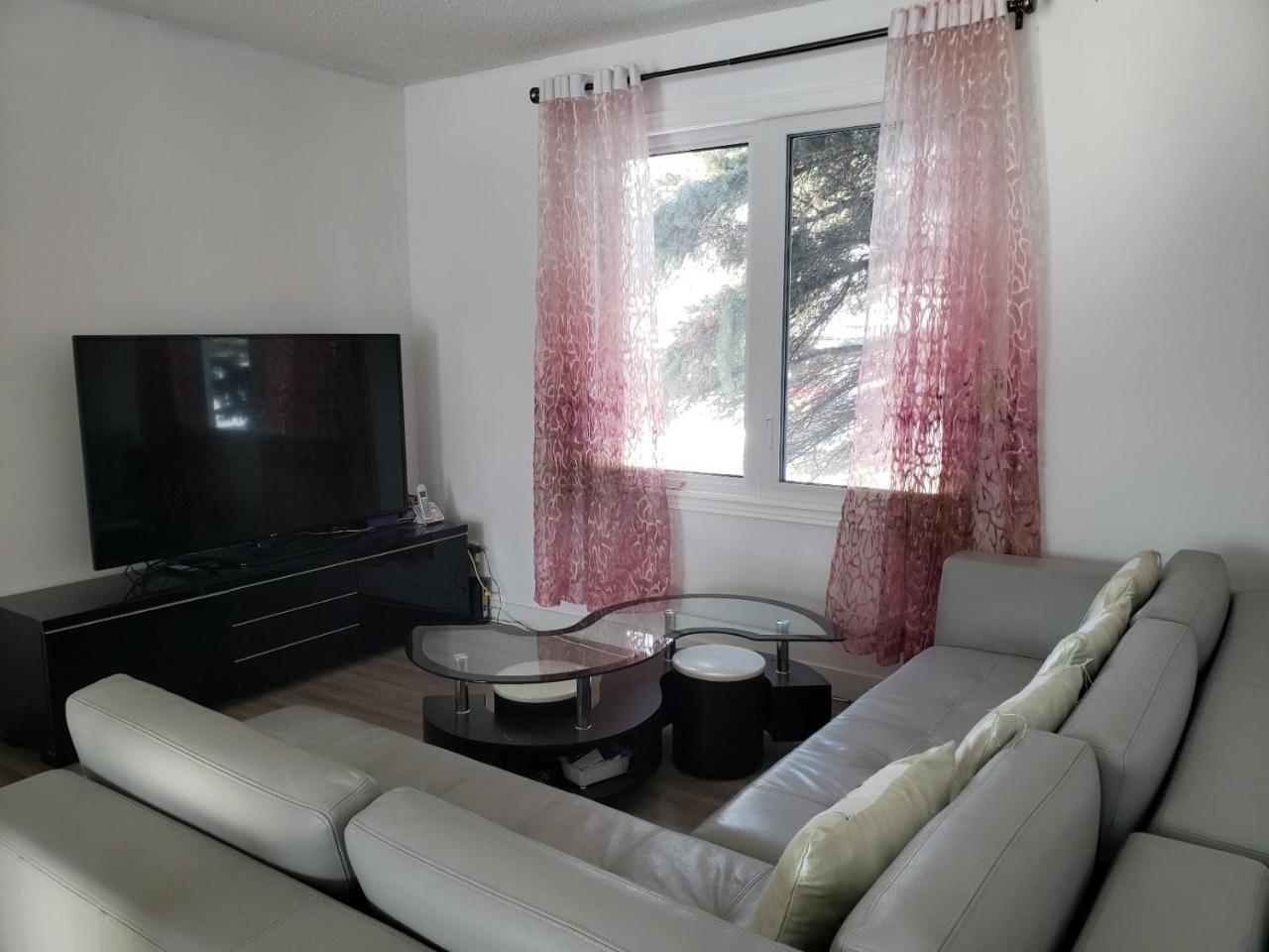 Cozy Home Winnipeg, Canada - Housity