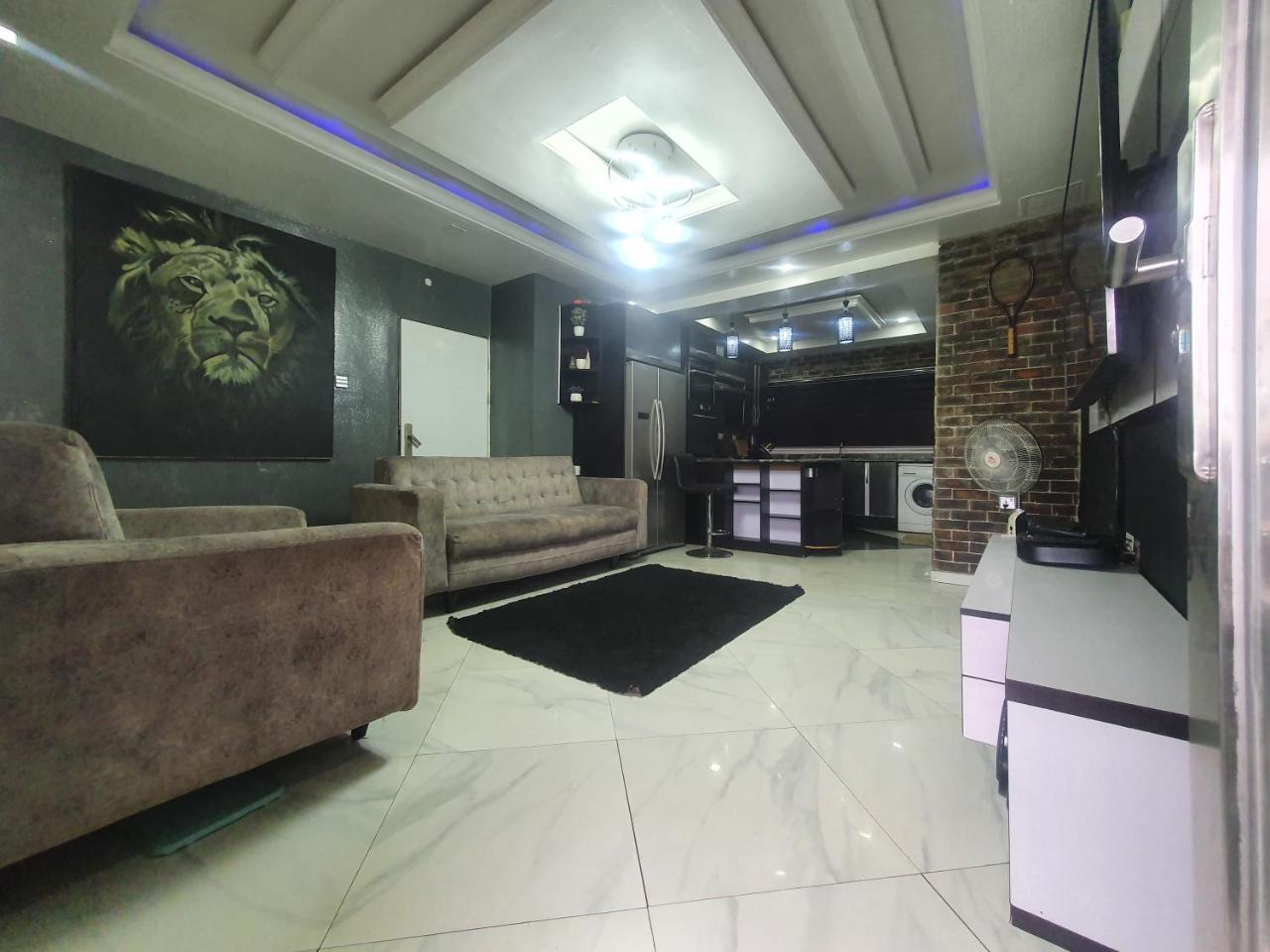 Lake view penthouse - Housity