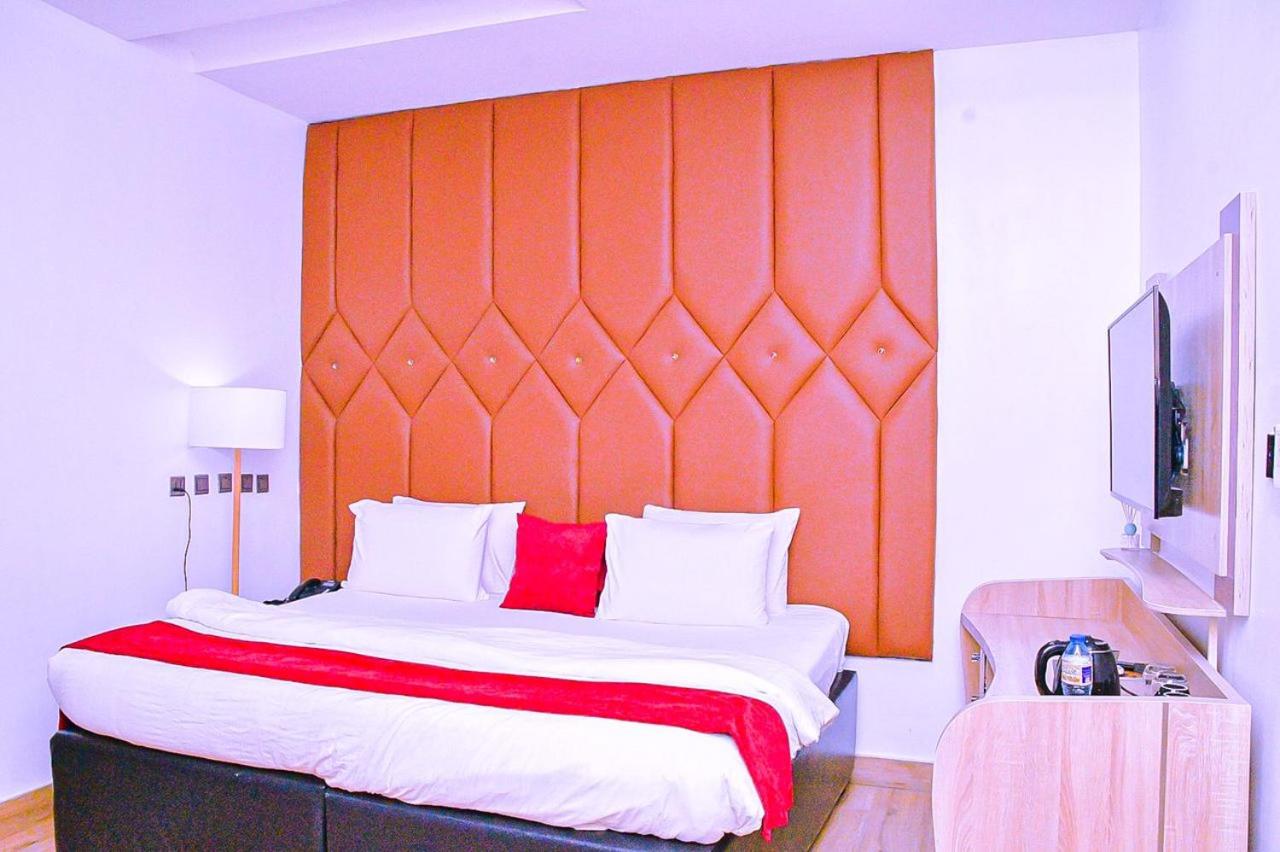 FOBBS APARTMENT AND SUITES, ASABA - Housity