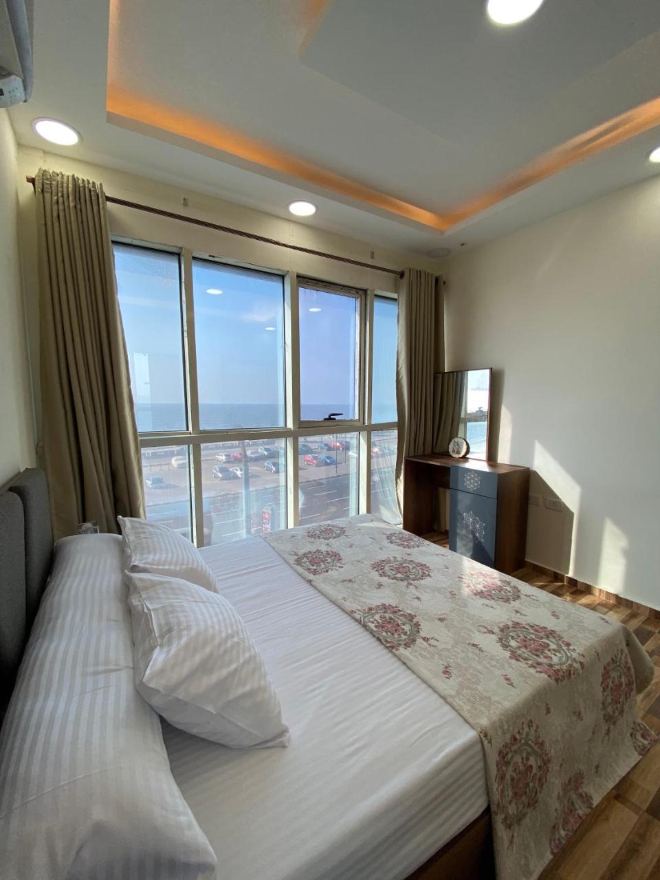 Luxury Beach Front  in Centre of Alexandria - Housity