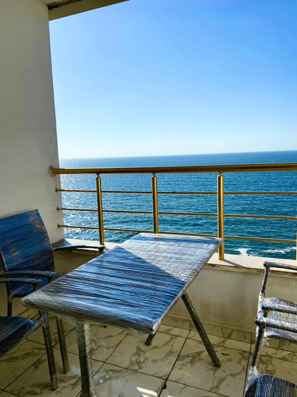 Luxury Beach Front  in Centre of Alexandria - Housity