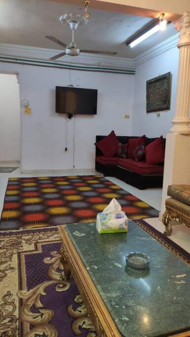 Lovely 2 bed room apartment with living area - Housity