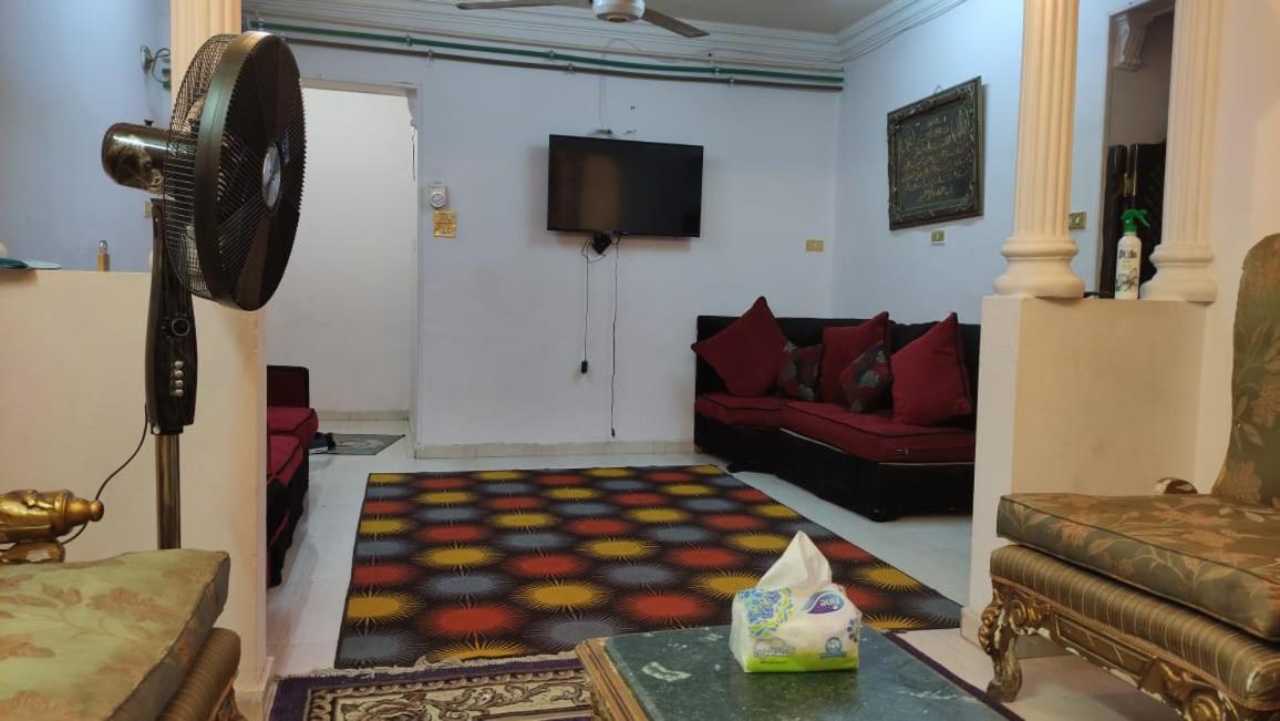 Lovely 2 bed room apartment with living area - Housity