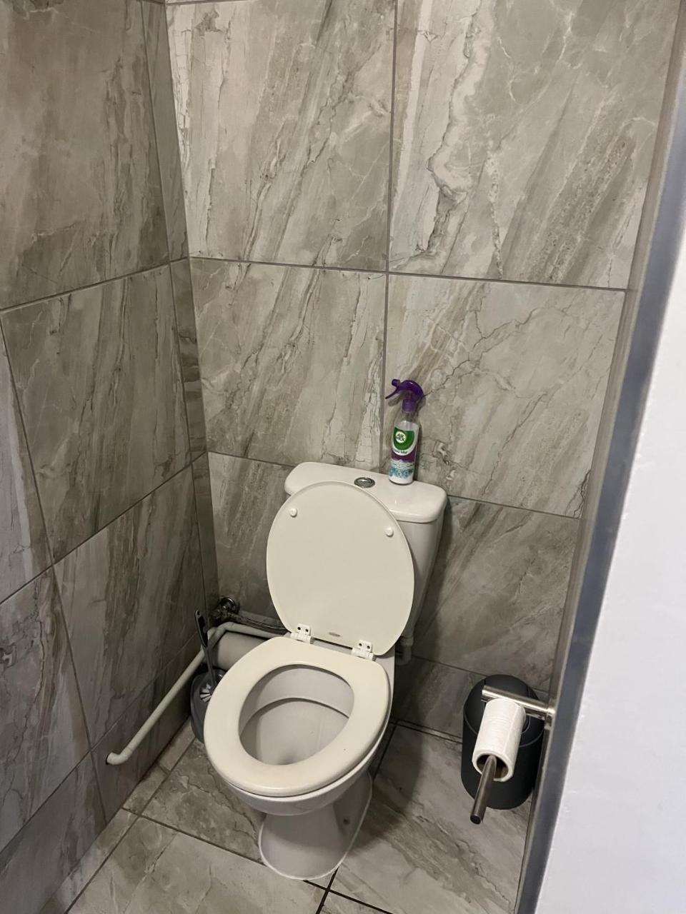 6 on Almond - Housity