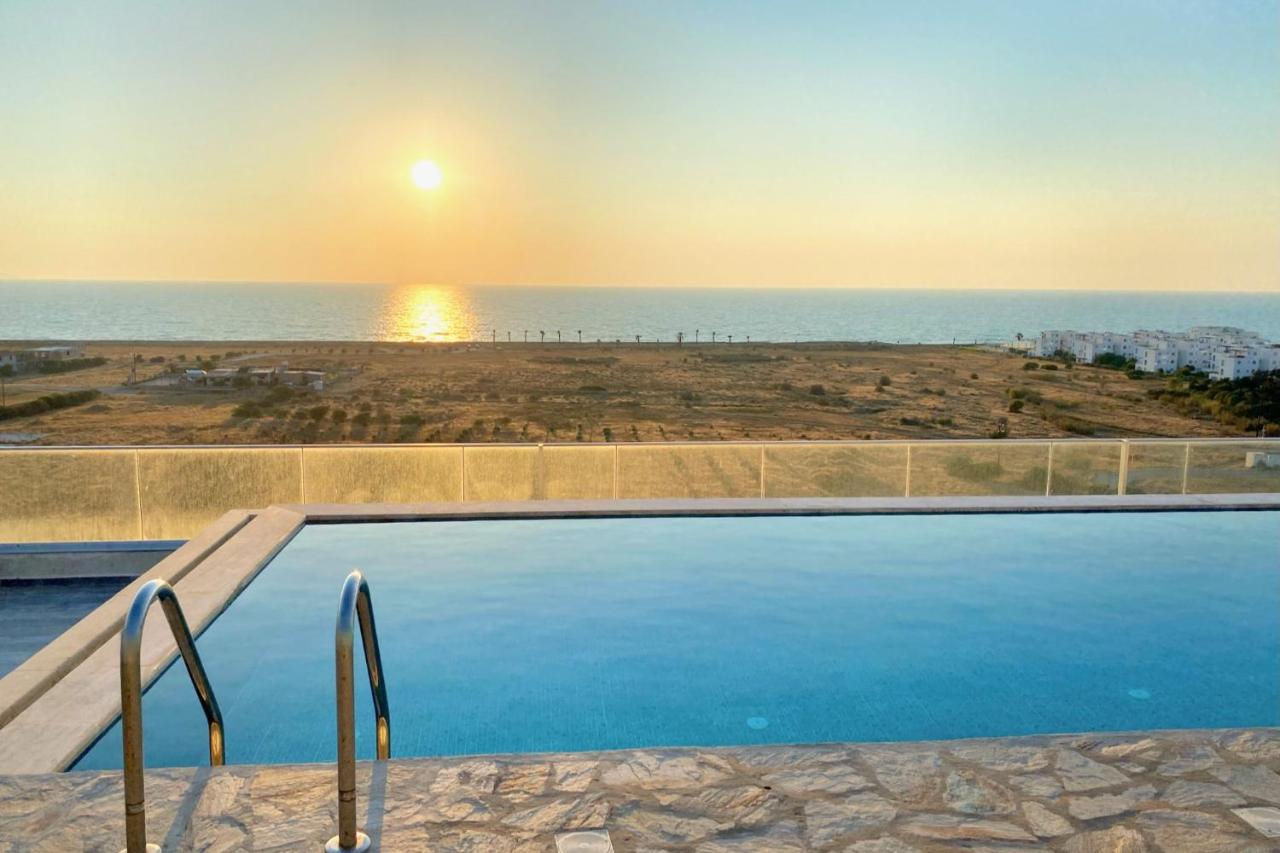 Seafront 2BR Apt with Resort Access - Housity