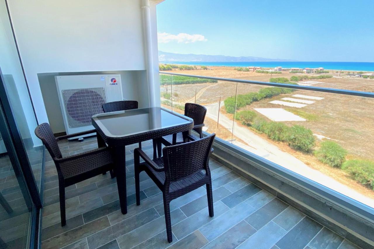 Seafront 2BR Apt with Resort Access - Housity