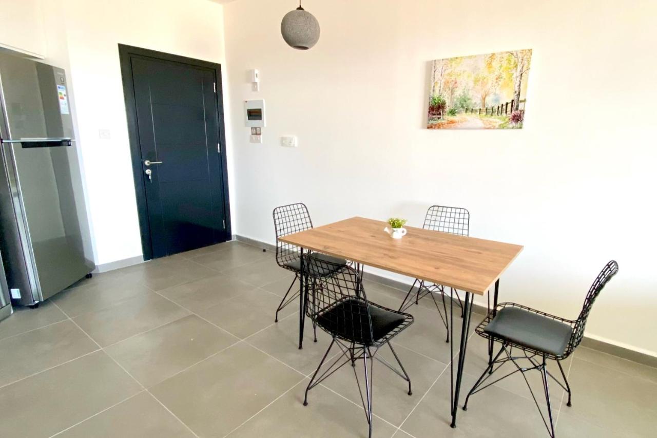 Seafront 2BR Apt with Resort Access - Housity