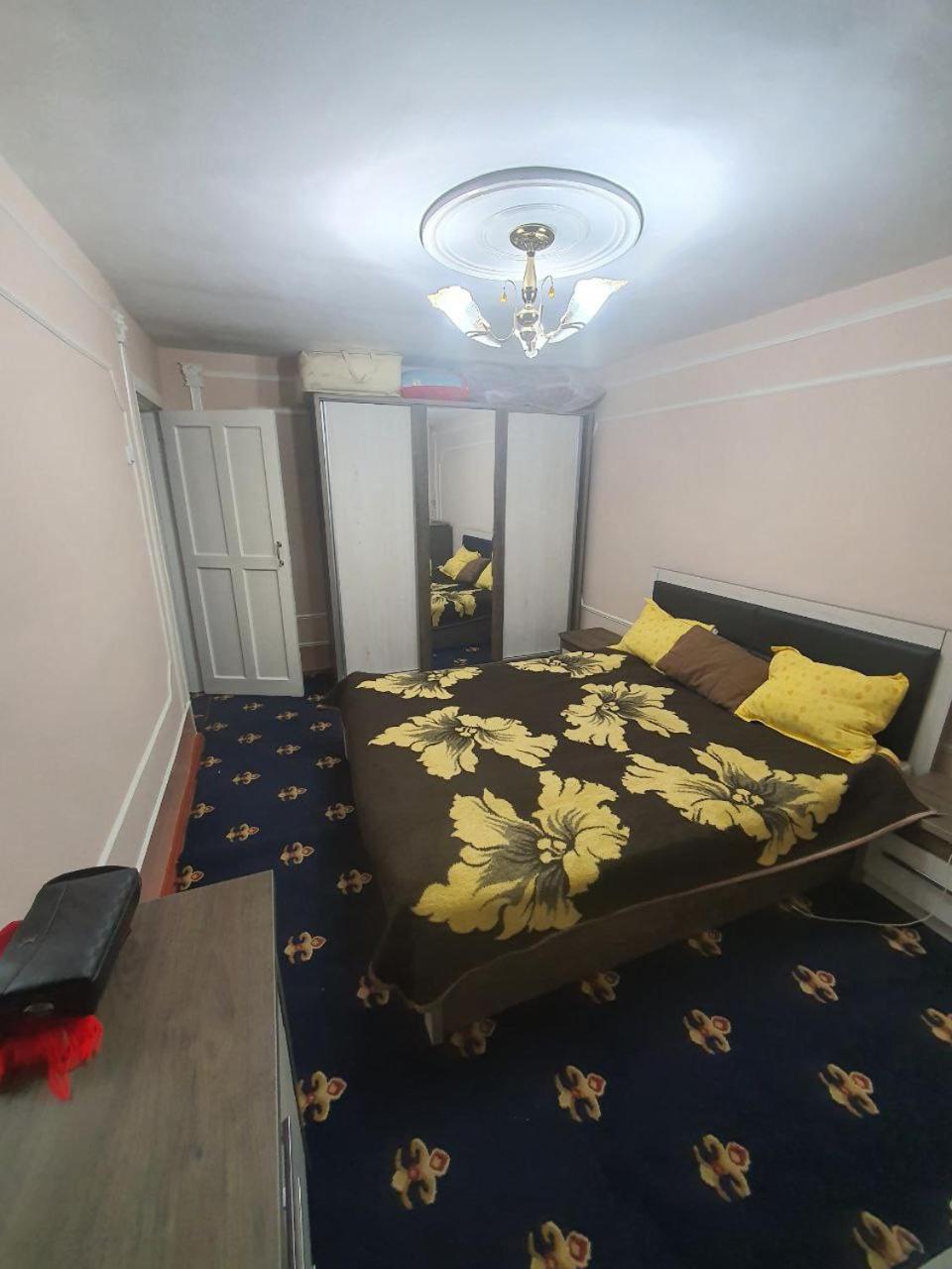 Kvartira 3 kh komnatnaia v tsentre - Housity