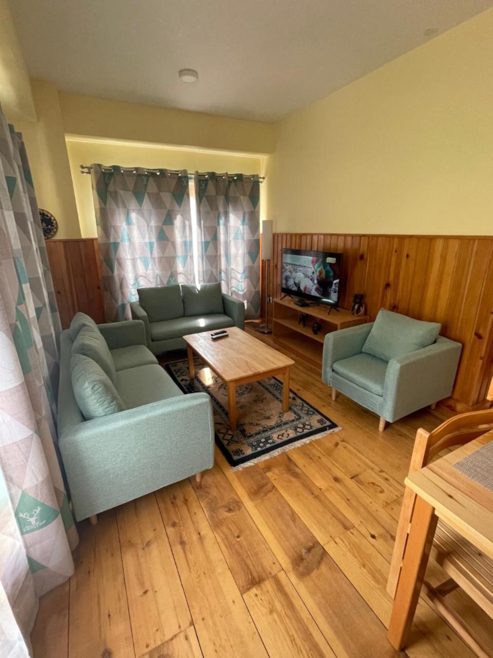 Tashis Furnished - Housity