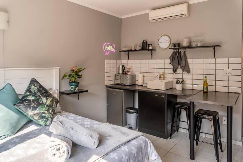 Modern Private , WIFI, smart TV, close to the N1 - Housity