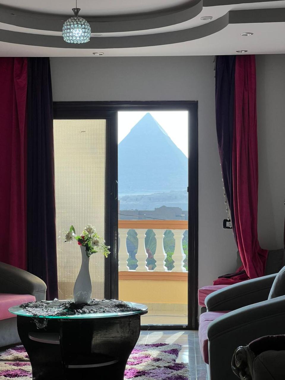 Samirko pyramids view apartment - Housity