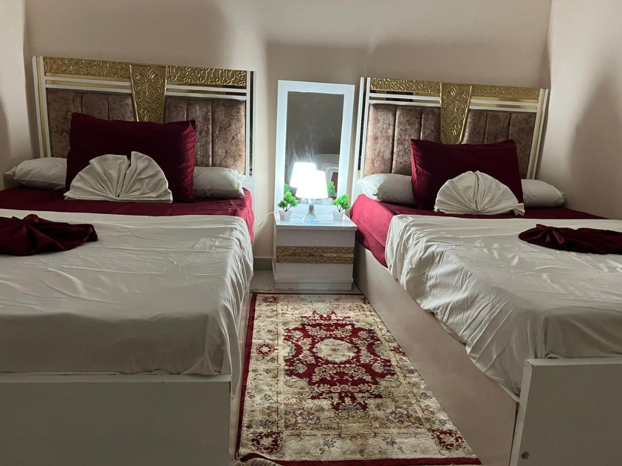 Samirko pyramids view apartment - Housity