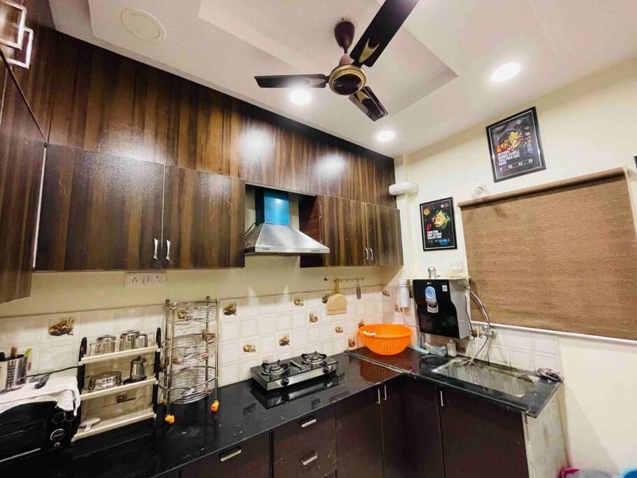 Pearl Luxury 3 bedroom and 1 Bar/Theatre - Housity