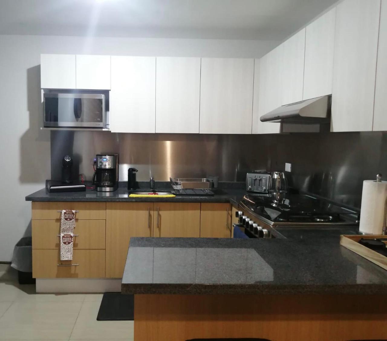 Business  Spacious 2BR Near Plaza Cristal - Housity