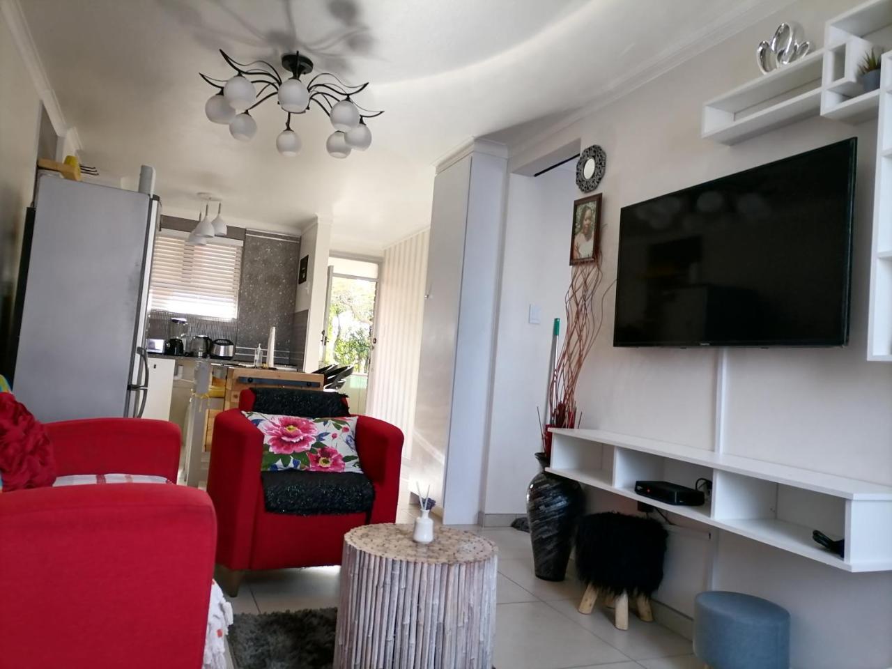Sarie Marais Illovo Beach - Housity