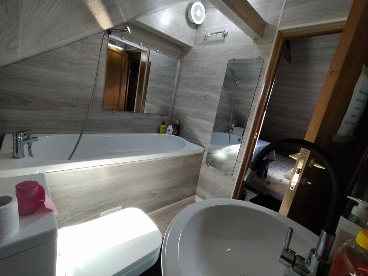 Ismail&Stefan cel Mare red - Housity