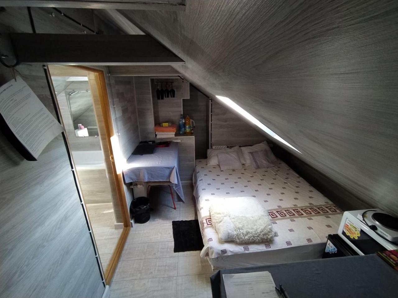 Ismail&Stefan cel Mare red - Housity