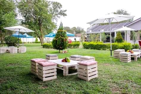 Leos Inn Guest House - Housity